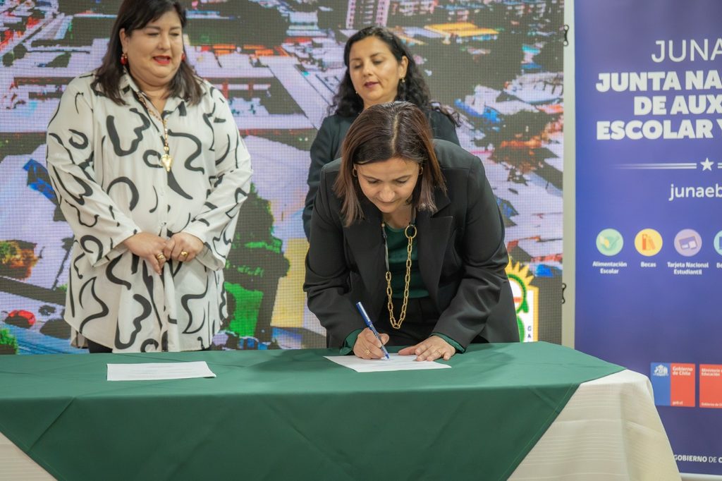Estudiantes y comunidad educativa en colegio de Calama beneficiados por el programa Habilidades para la Vida de Junaeb