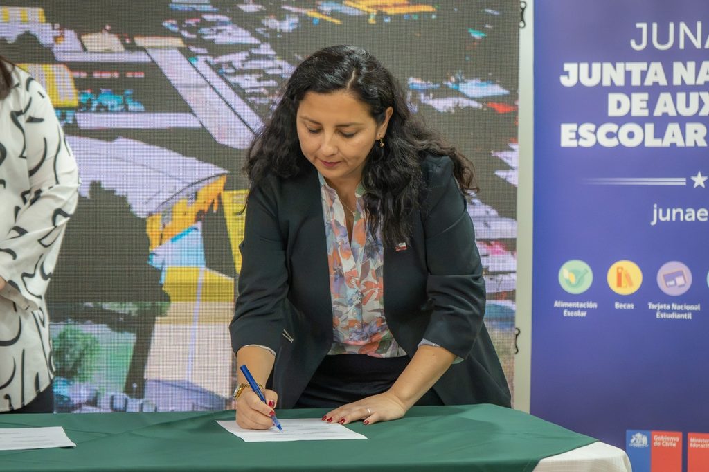 Estudiantes y comunidad educativa en colegio de Calama beneficiados por el programa Habilidades para la Vida de Junaeb
