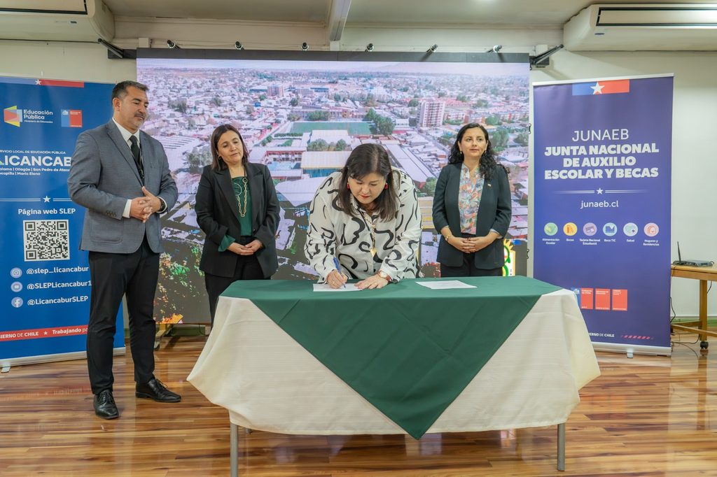 Estudiantes y comunidad educativa en colegio de Calama beneficiados por el programa Habilidades para la Vida de Junaeb