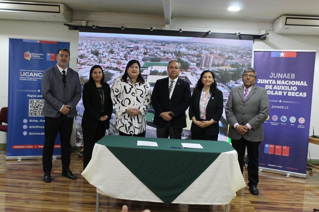 Estudiantes y comunidad educativa en colegio de Calama beneficiados por el programa Habilidades para la Vida de Junaeb