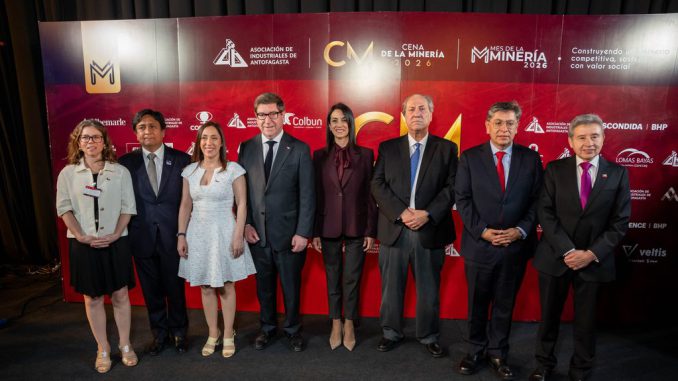 Asistentes en la cena de la minería 2026 en Antofagasta consolidando el desarrollo regional.