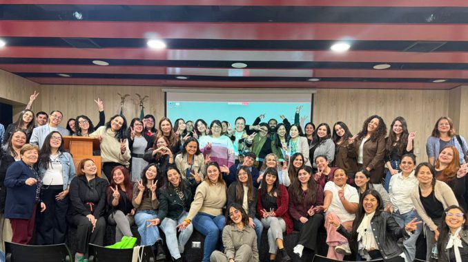 Profesionales de la salud participando en la sesión de la Mesa Regional de Lactancia Materna en Antofagasta