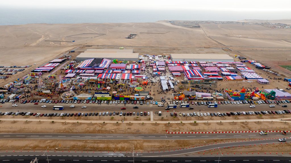 Multitud celebrando en las Ramadas 2026 dentro del Recinto AIA EXPONOR en Antofagasta