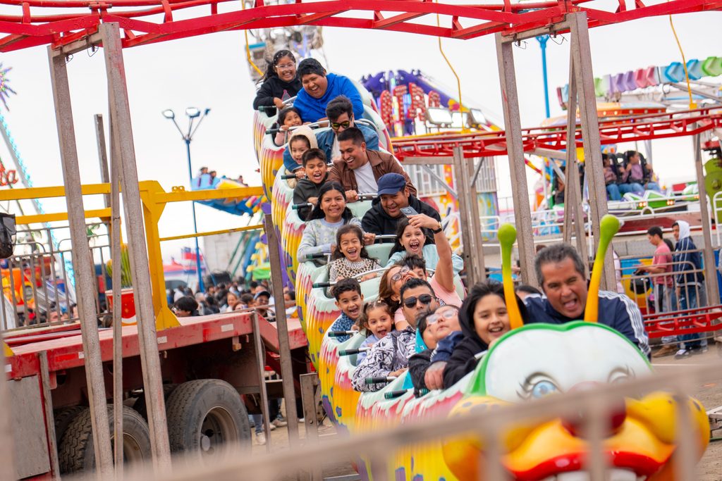 Multitud celebrando en las Ramadas 2026 dentro del Recinto AIA EXPONOR en Antofagasta