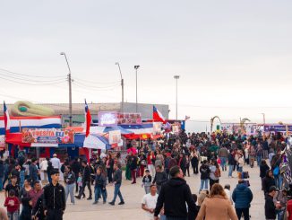 Multitud celebrando en las Ramadas 2026 dentro del Recinto AIA EXPONOR en Antofagasta