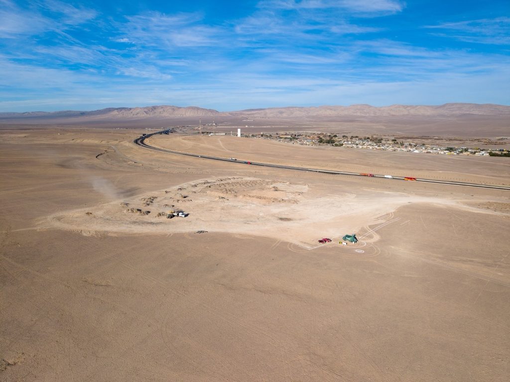LOMAS BAYAS ELIMINA MICROBASURAL CON EL RETIRO DE 4 MIL TONELADAS DE RESIDUOS EN BAQUEDANO Operativos de limpieza de microbasurales realizados por Minera Lomas Bayas en la localidad de Baquedano