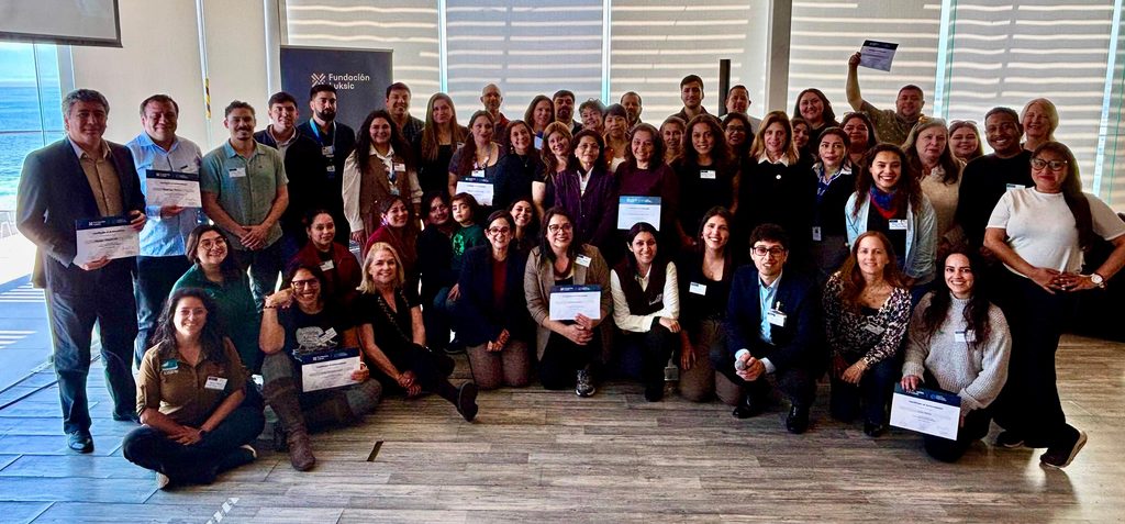 MÁS DE 50 PROFESIONALES DE ONGS EN ANTOFAGASTA PARTICIPAN EN CURSO DE ESCALAMIENTO DE PROGRAMAS SOCIALES Profesionales de distintas ONGs en Antofagasta participando en un taller de la Fundación Luksic y CEI