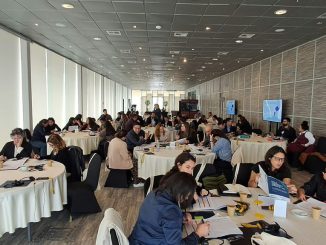 Profesionales de distintas ONGs en Antofagasta participando en un taller de la Fundación Luksic y CEI