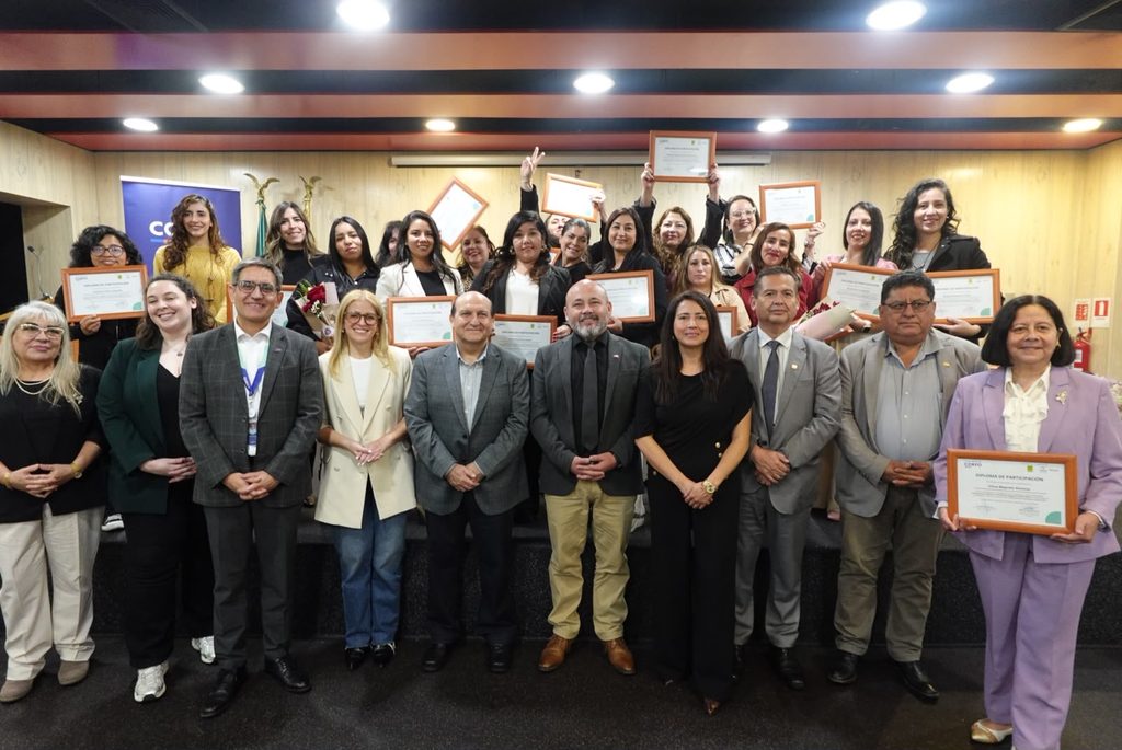 Mujeres emprendedoras en ceremonia de cierre del programa GlobalMente en Antofagasta