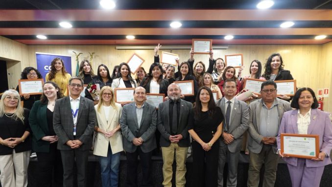 Mujeres emprendedoras en ceremonia de cierre del programa GlobalMente en Antofagasta