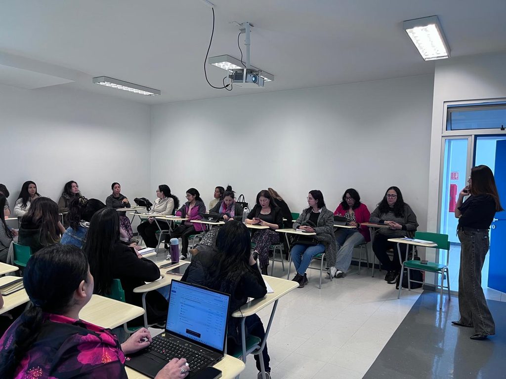 Mujeres emprendedoras en ceremonia de cierre del programa GlobalMente en Antofagasta