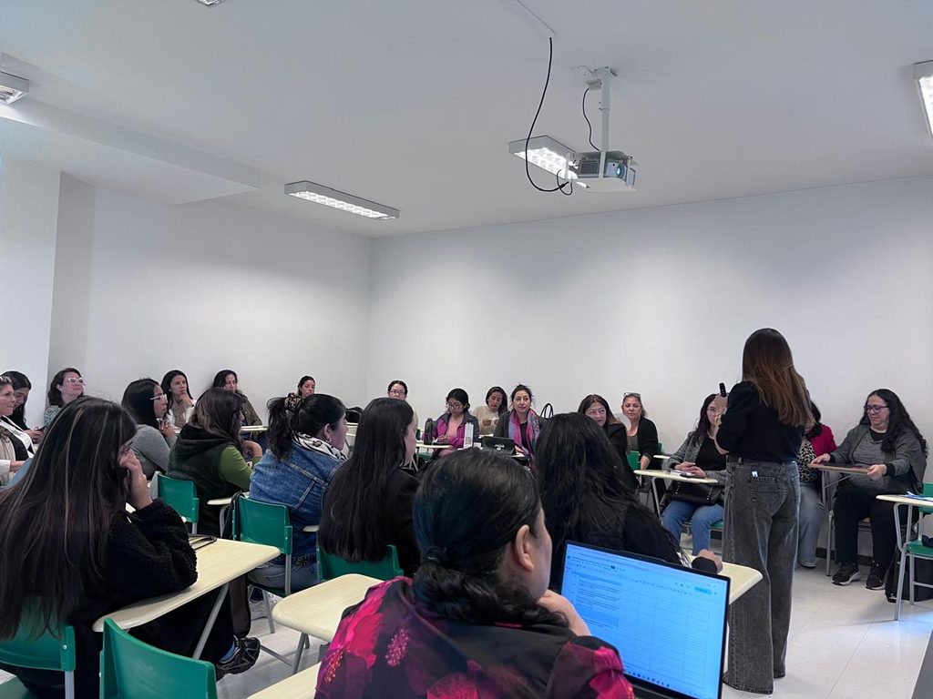 Mujeres emprendedoras en ceremonia de cierre del programa GlobalMente en Antofagasta