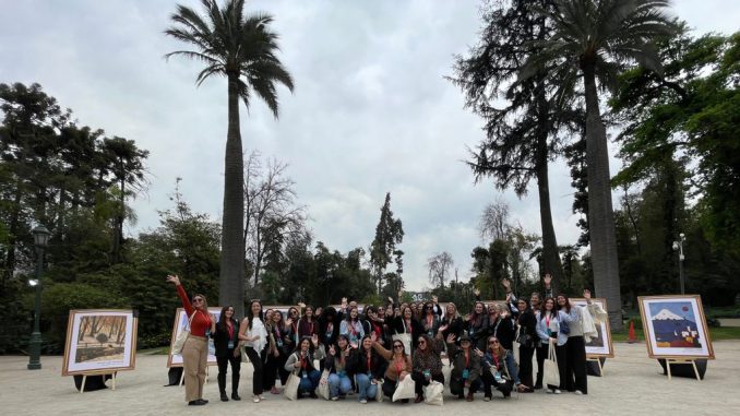 Mujeres disfrutando de un viaje por Chile gracias al programa Turismo Mujer de Sernatur.