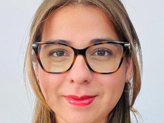 Nutricionista dando consejos de alimentación saludable para evitar excesos en Fiestas Patrias