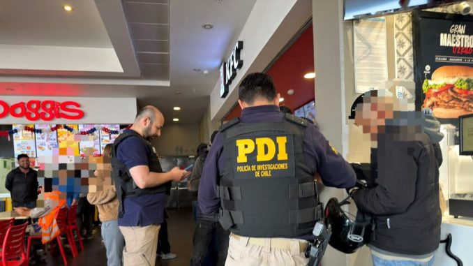 Personal de la PDI y seguridad municipal realizando fiscalizaciones en el sector norte de Antofagasta