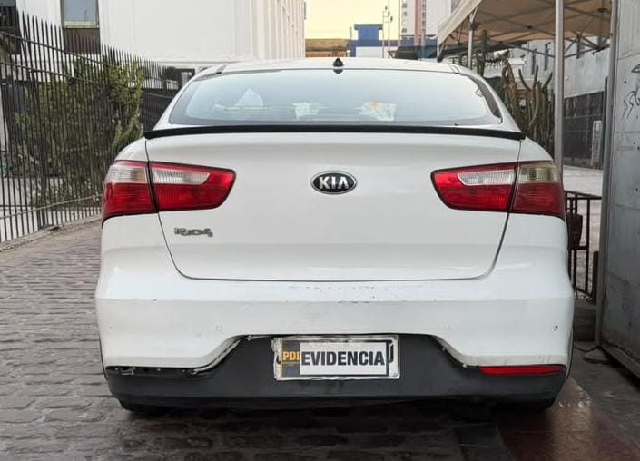Agentes de la PDI realizando el procedimiento de detención contra la banda criminal Los Peregrinos en Antofagasta.