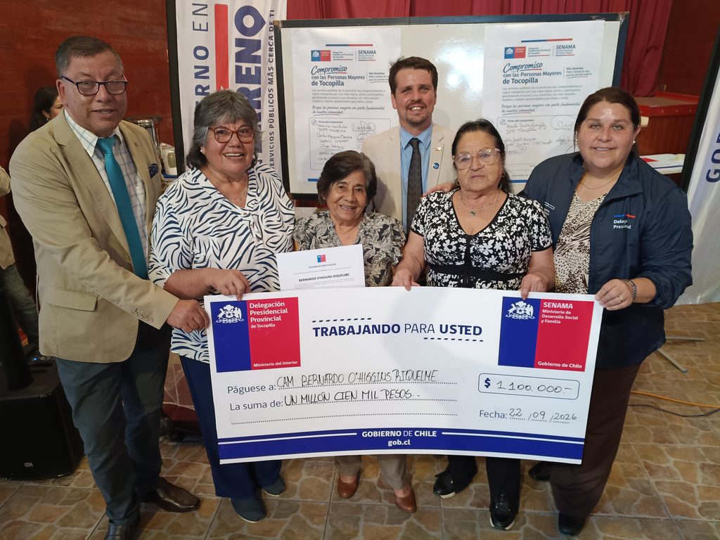 PERSONAS MAYORES DE ANTOFAGASTA SE ADJUDICAN 109 PROYECTOS POR 140 MILLONES DE PESOS Personas mayores de la región de Antofagasta celebrando la adjudicación de proyectos del Fondo Nacional del Adulto Mayor