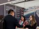 Ejecutivos de Puerto Angamos presentando servicios logísticos en la feria Argentina Mining Norte 2026