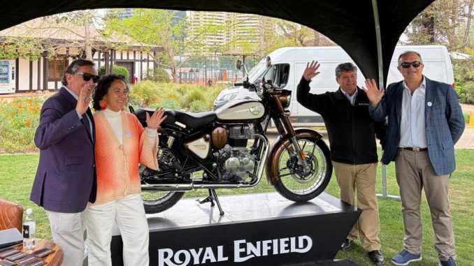 Motocicleta Royal Enfield donada en el campeonato de golf benéfico de la Fundación Niño y Patria