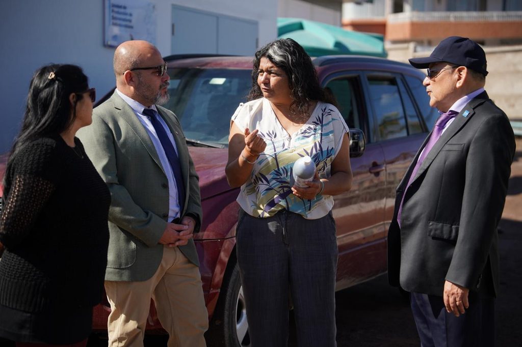 Seremi de Ciencias recorriendo laboratorios de biotecnología en la Universidad de Antofagasta