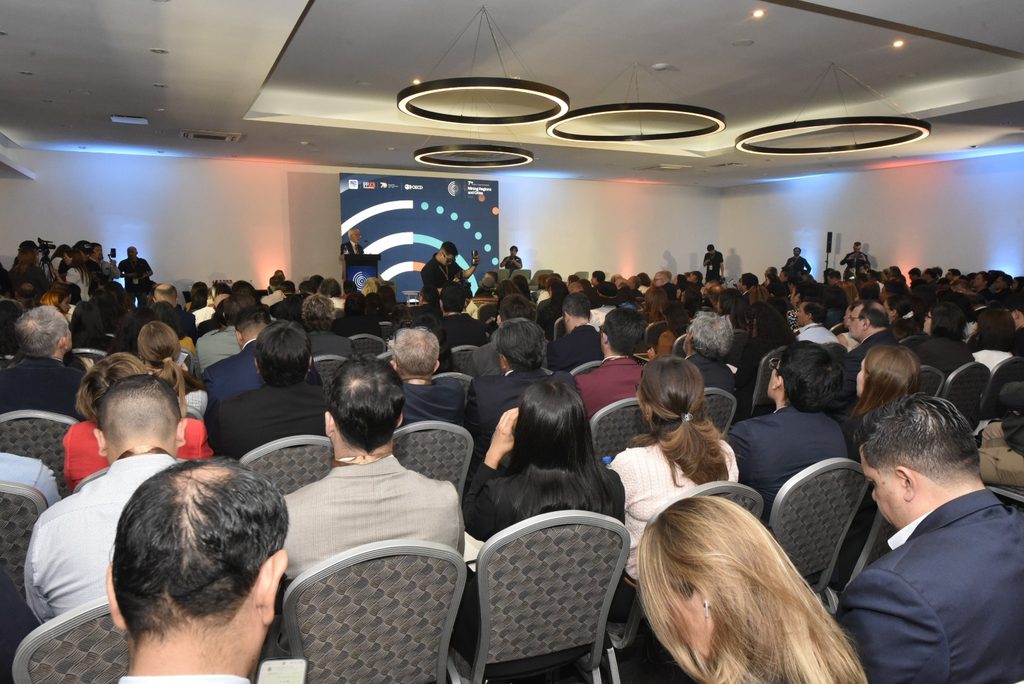 AIA LLAMA A TRANSFORMAR HISTÓRICA INVERSIÓN MINERA EN EMPLEO Y OPORTUNIDADES PARA PROVEEDORES REGIONALES Conferencia OCDE de Regiones y Ciudades Mineras en Antofagasta