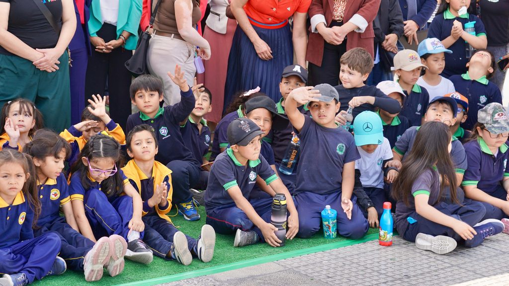 ANTOFAGASTA CONTARÁ CON NUEVA OFICINA LOCAL DE LA NIÑEZ PARA PROTEGER LOS DERECHOS DE LA INFANCIA Alcalde y autoridades locales presentando la nueva Oficina Local de la Niñez en Antofagasta