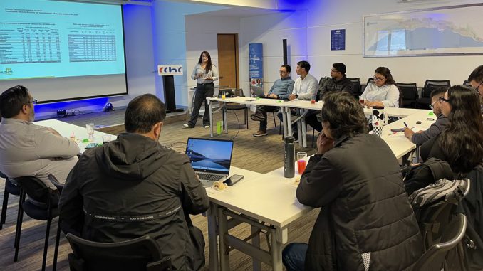 Trabajadores y profesionales participando en los talleres de la Semana de la Seguridad de la CChC Antofagasta