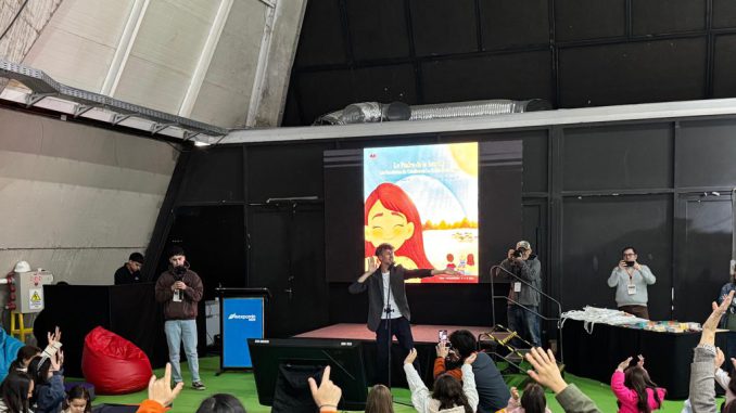 Estudiantes de Atacama disfrutando de una función de cuentacuentos sobre minería en Expo FOREDE 2026