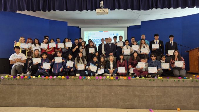 Estudiantes de Antofagasta presentando sus proyectos científicos en el Congreso Regional Explora
