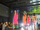 Modelos en la pasarela del desfile de moda Primavera-Verano 2026 a beneficio de Oncofeliz en Antofagasta