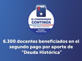 Profesores de Antofagasta recibiendo el pago de la deuda histórica docente