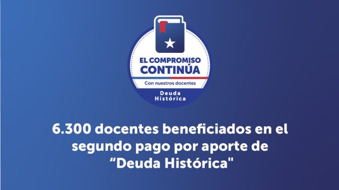 Profesores de Antofagasta recibiendo el pago de la deuda histórica docente