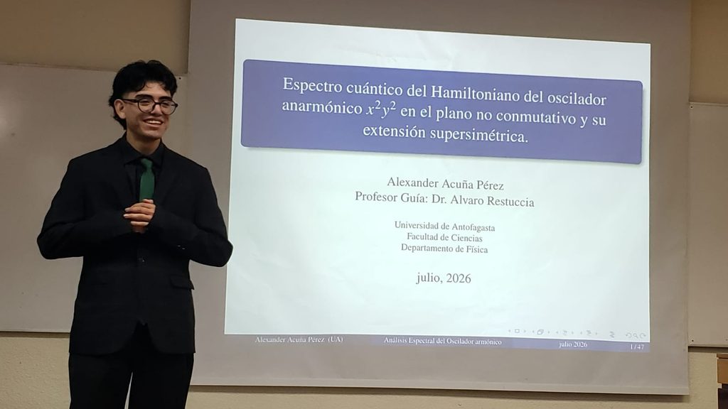 Alexander Acuña, primer egresado de Física y Astrofísica de la Universidad de Antofagasta