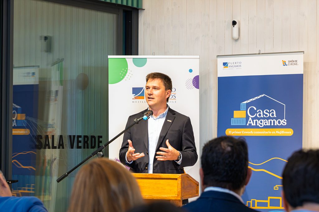 EMPRENDEDORES DE MEJILLONES RECIBEN FINANCIAMIENTO PARA IMPULSAR SUS PROYECTOS TURÍSTICOS Emprendedores de Mejillones celebran la adjudicación de fondos concursables de Puerto Angamos para turismo