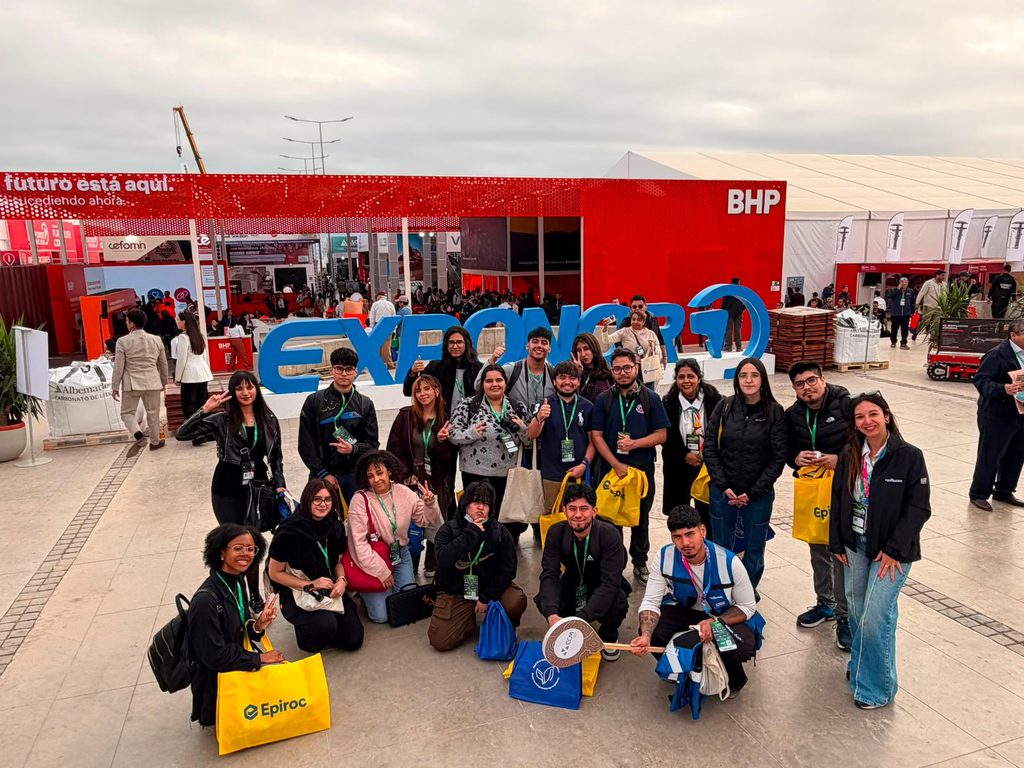 EXPONOR 2026 CONECTÓ TALENTO Y OPORTUNIDADES PARA EL FUTURO DE LA INDUSTRIA MINERA Participantes y expertos en EXPONOR 2026 discutiendo sobre talento humano y liderazgo femenino en la minería.