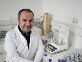 Investigador de la UA analizando alternativas para la gestión de cenizas termoeléctricas en Tocopilla tras recientes lluvias.