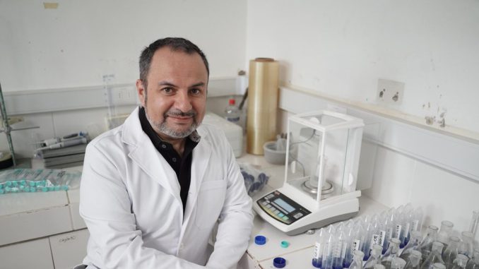 Investigador de la UA analizando alternativas para la gestión de cenizas termoeléctricas en Tocopilla tras recientes lluvias.