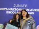 Estudiantes recibiendo computadores de la Beca TIC de Junaeb en la Región de Antofagasta