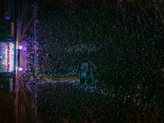 Multitud de asistentes disfrutando del show de la Gira Teletón 2026 en Calama