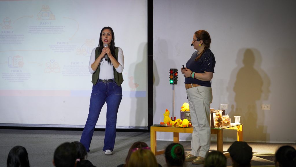 MUNICIPALIDAD IMPULSA ALIANZA CON BANCOESTADO PARA FACILITAR EL ACCESO A LA VIVIENDA PROPIA EN ANTOFAGASTA Vecinos de Antofagasta participando en la capacitación de la academia de acceso a la vivienda 360