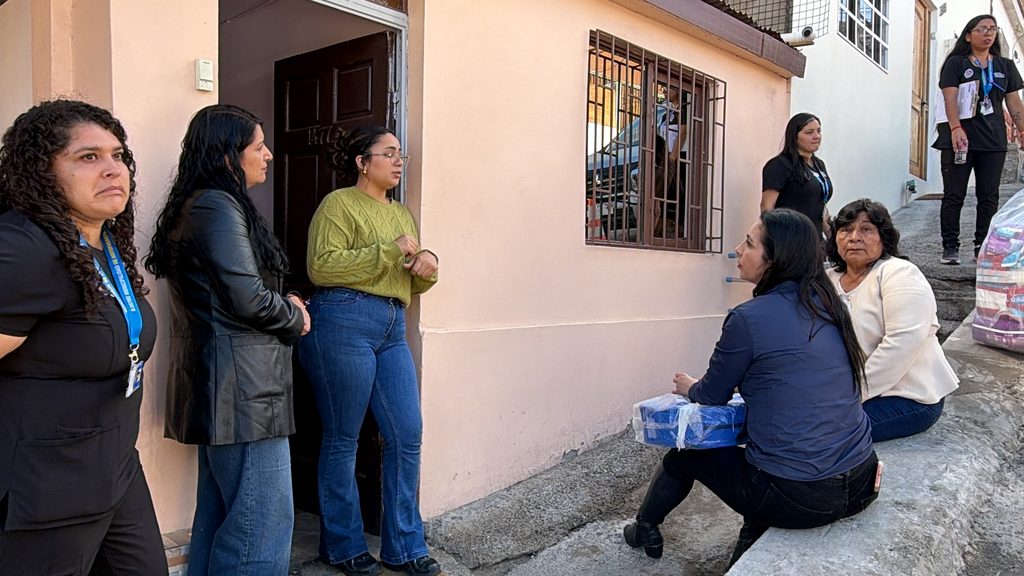 MUNICIPIO DE ANTOFAGASTA FORTALECE EL APOYO A CUIDADORES DE PERSONAS POSTRADAS CON AYUDAS TÉCNICAS Entrega de ayudas tecnicas como catres clinicos y gruas para cuidadores de personas postradas en Antofagasta