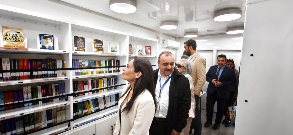 Nuevo Bibliomóvil equipado para recorrer caletas y barrios de la Región de Antofagasta