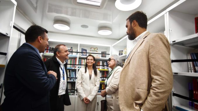 Nuevo Bibliomóvil equipado para recorrer caletas y barrios de la Región de Antofagasta