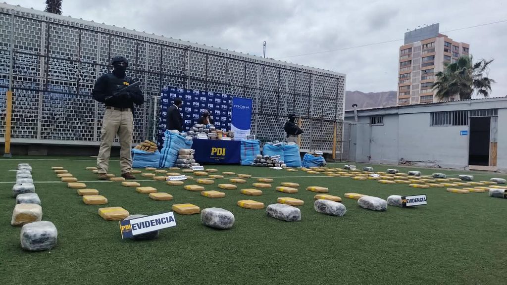 Personal de la PDI incauta droga en un operativo antidrogas en Calama.
