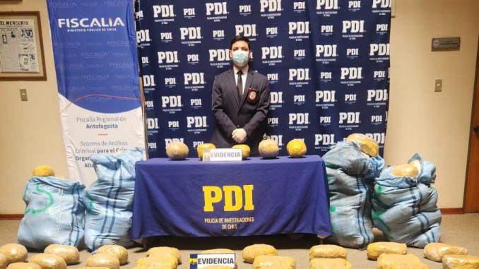 Vehículo de la PDI en operativo antidrogas tras persecución en la ruta entre San Pedro de Atacama y Calama