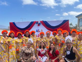 Personas mayores de Antofagasta y Mejillones compartiendo bailes y actividades recreativas en su mes