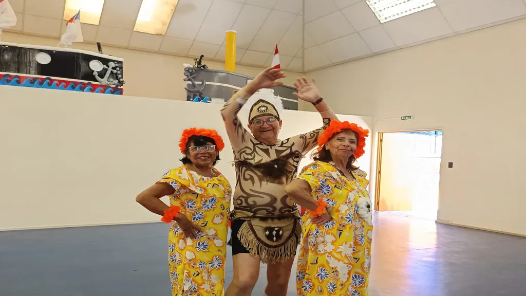 PERSONAS MAYORES DE ANTOFAGASTA Y MEJILLONES CELEBRAN JUNTAS SU MES CON ACTIVIDADES RECREATIVAS Y CULTURALES Personas mayores de Antofagasta y Mejillones compartiendo bailes y actividades recreativas en su mes
