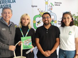 Estudiantes realizando su proceso de matricula en la sede de Santo Tomas Antofagasta