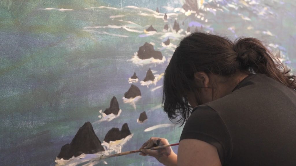 Estudiantes de enseñanza media presentan sus obras en la exposición de artes visuales MATERIA en Antofagasta.