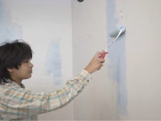 Estudiantes de enseñanza media presentan sus obras en la exposición de artes visuales MATERIA en Antofagasta.